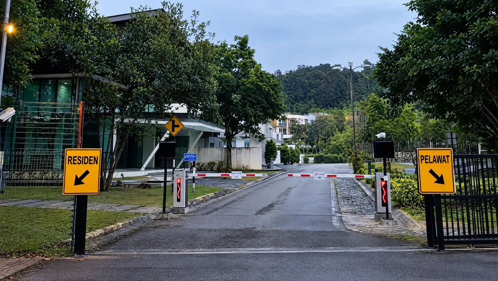 Nadayu Melawati guardhouse and barrier gates